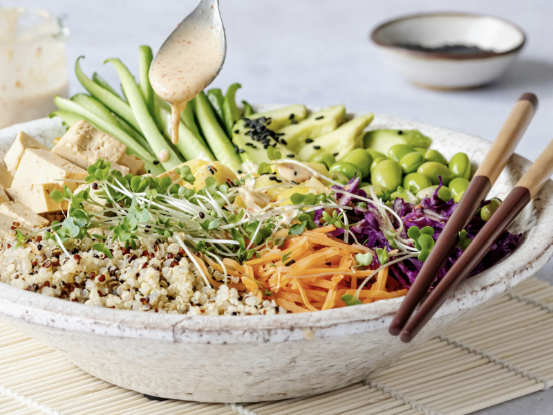 Poke Bowl végétarien chou rouge