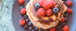 Pancakes et fruits